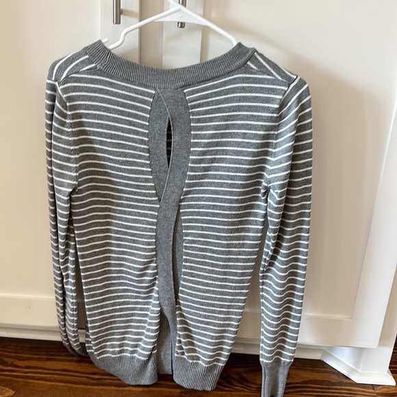 NWOT BRAND 18 grey and white strip xs sweater from stitch fix. Super cute - Picture 3 of 4
